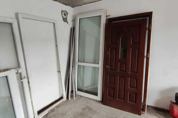 Używane okna i drzwi PCV i drzwi drewniane