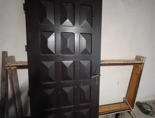 Drzwi drewniane zewnętrzne z futryną