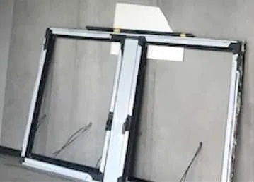 Okno aluminiowe RAL7016, 273x169,5 cm z szerszym słupkiem środkowym