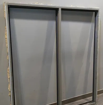 Okno wystawowe witryna nieotwierane rama aluminiowa