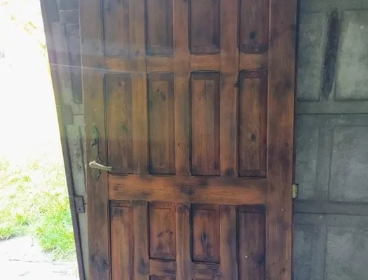 Solidne drzwi drewniane