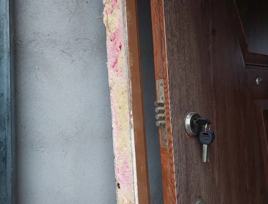 Drzwi wejściowe zewnętrzne metalowe antywłamaniowe z ościeżnicą