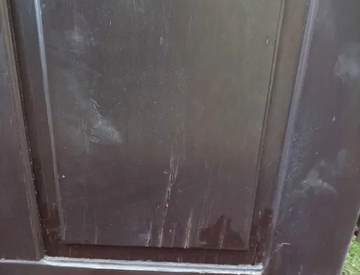 Drzwi wejściowe drewniane solidne.