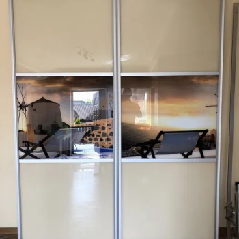 Drzwi szklane przesówne - efektowne przejście między pokojami